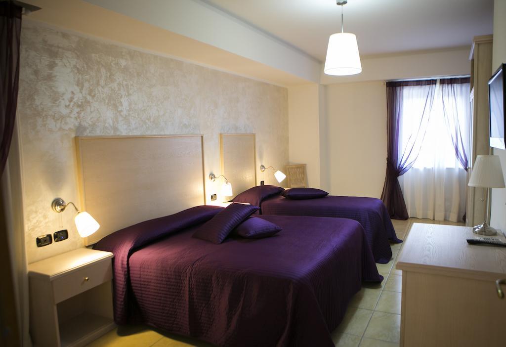 Hotel Miramare Marina di Schiavonea Zimmer foto
